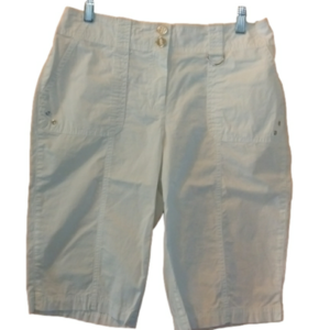 Chicos Woman's Missy Solid White Bermuda Shorts Sz. 0 Slimming